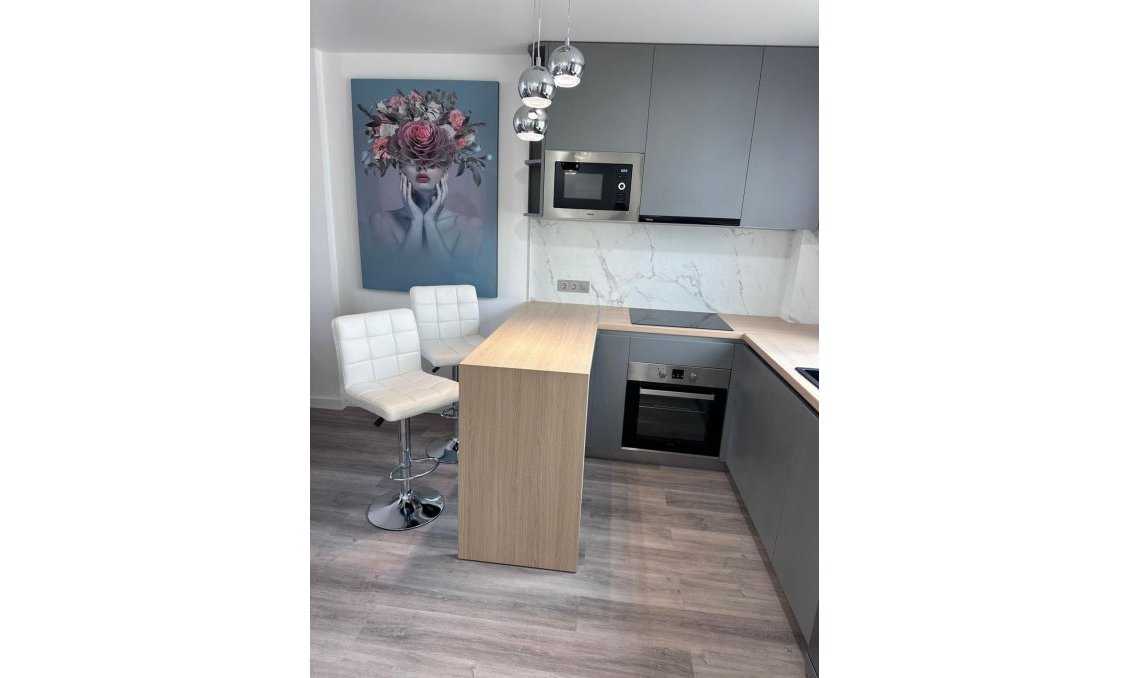 Használt Ingatlanok - Apartman -
Torrevieja - Estacion De Autobuses