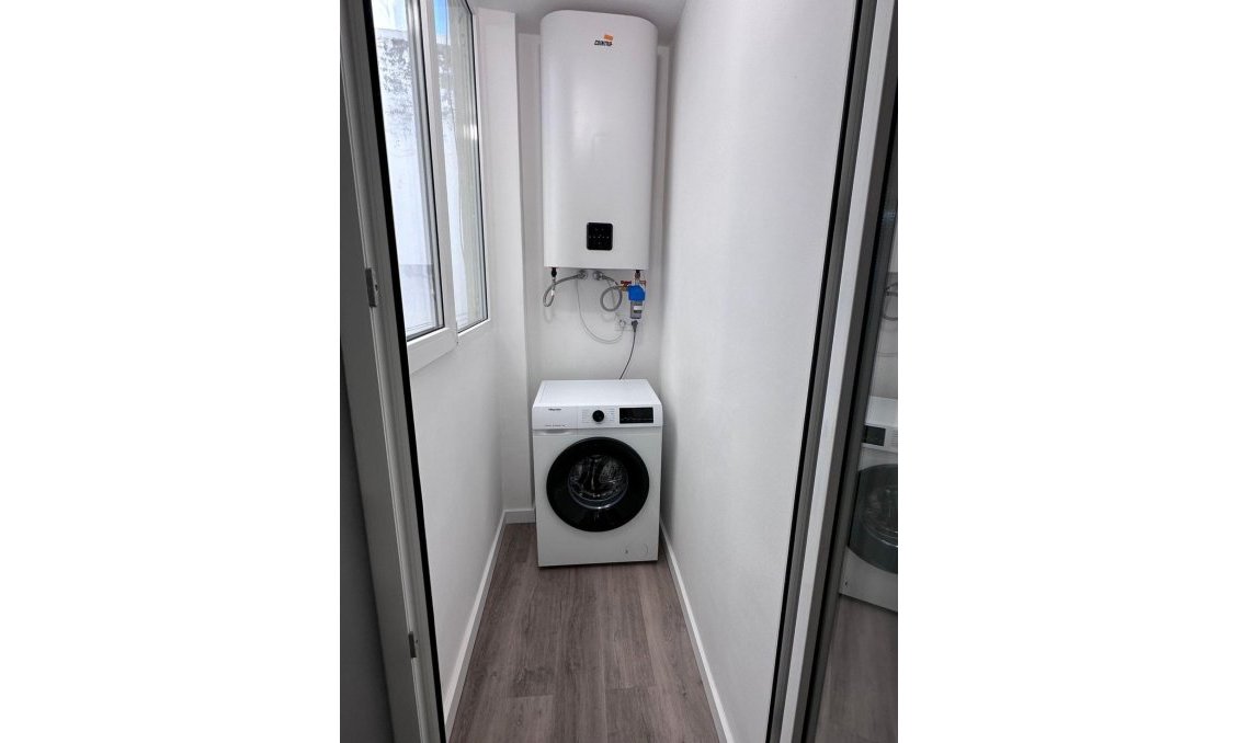Használt Ingatlanok - Apartman -
Torrevieja - Estacion De Autobuses