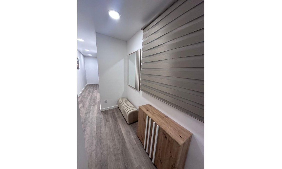 Használt Ingatlanok - Apartman -
Torrevieja - Estacion De Autobuses