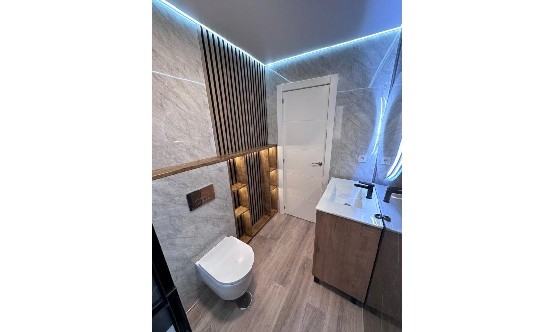 Használt Ingatlanok - Apartman -
Torrevieja - Estacion De Autobuses