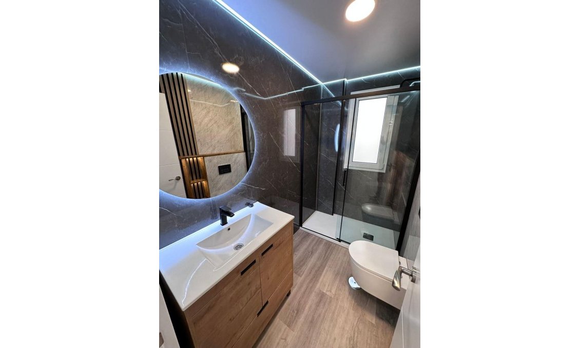 Használt Ingatlanok - Apartman -
Torrevieja - Estacion De Autobuses