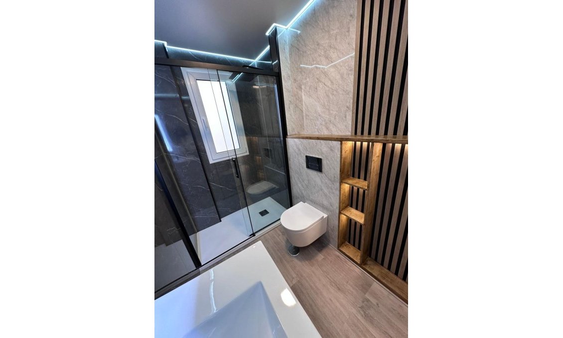 Használt Ingatlanok - Apartman -
Torrevieja - Estacion De Autobuses