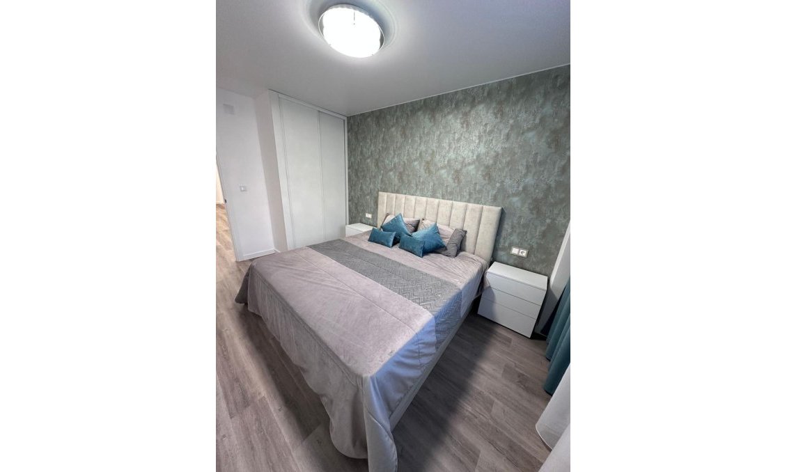 Használt Ingatlanok - Apartman -
Torrevieja - Estacion De Autobuses