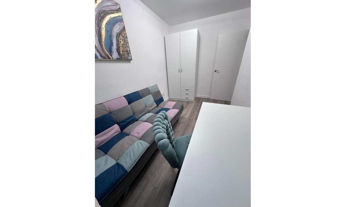 Használt Ingatlanok - Apartman -
Torrevieja - Estacion De Autobuses