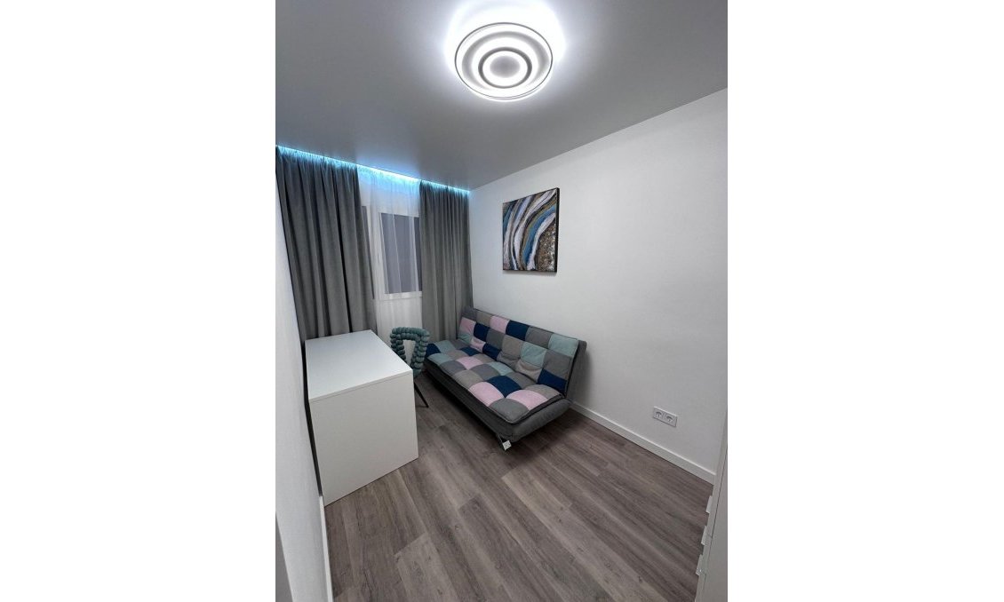 Használt Ingatlanok - Apartman -
Torrevieja - Estacion De Autobuses