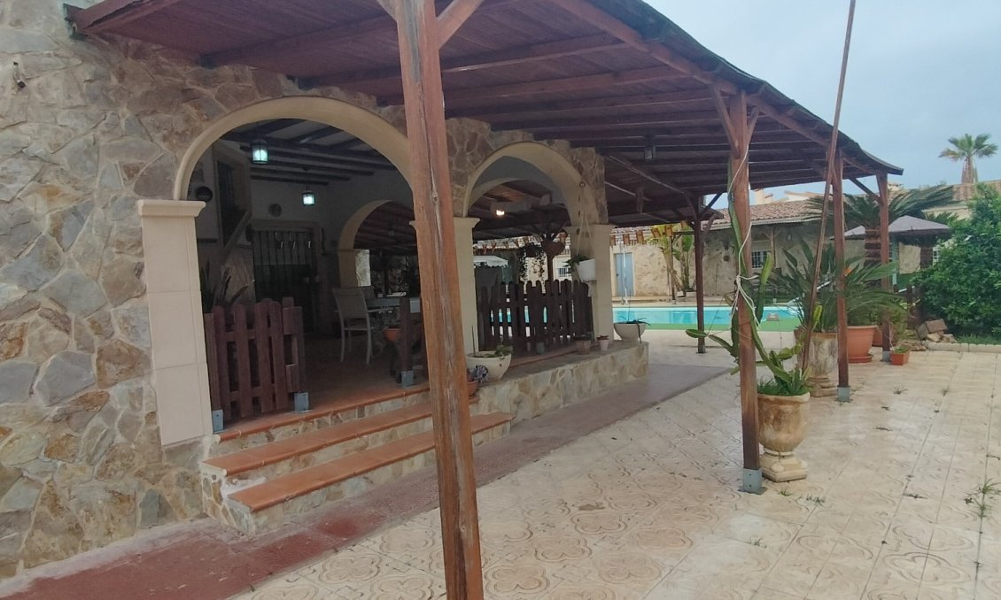 Segunda mano - Villa -
Elche - Costa Blanca
