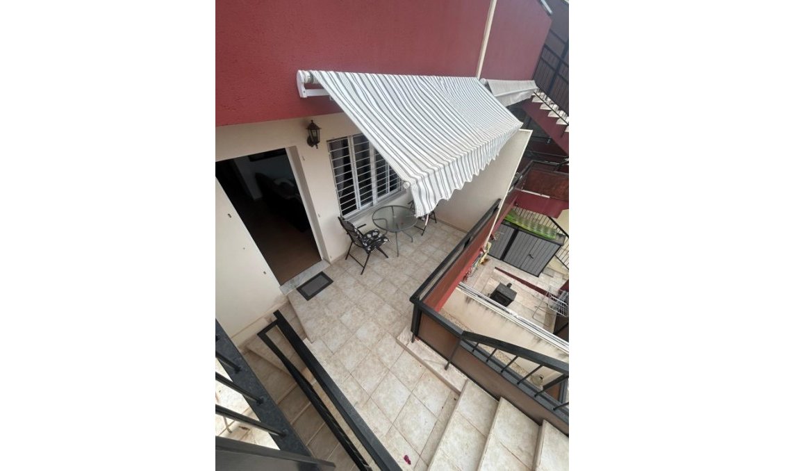 Wiederverkauf - Duplex -
La Marina - Costa Blanca