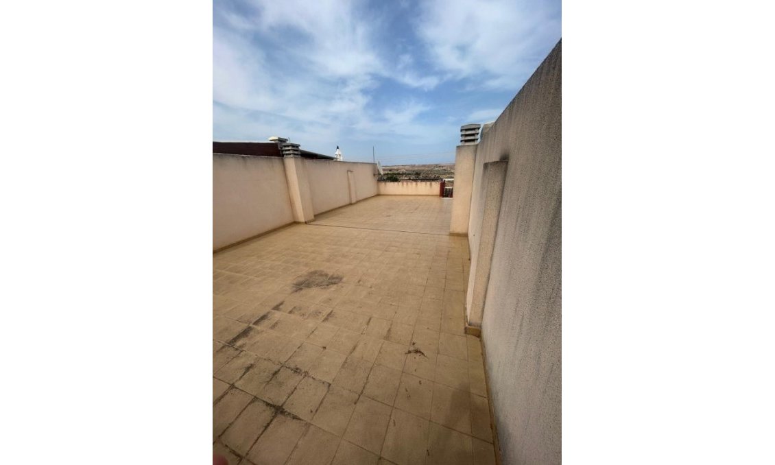Wiederverkauf - Duplex -
La Marina - Costa Blanca