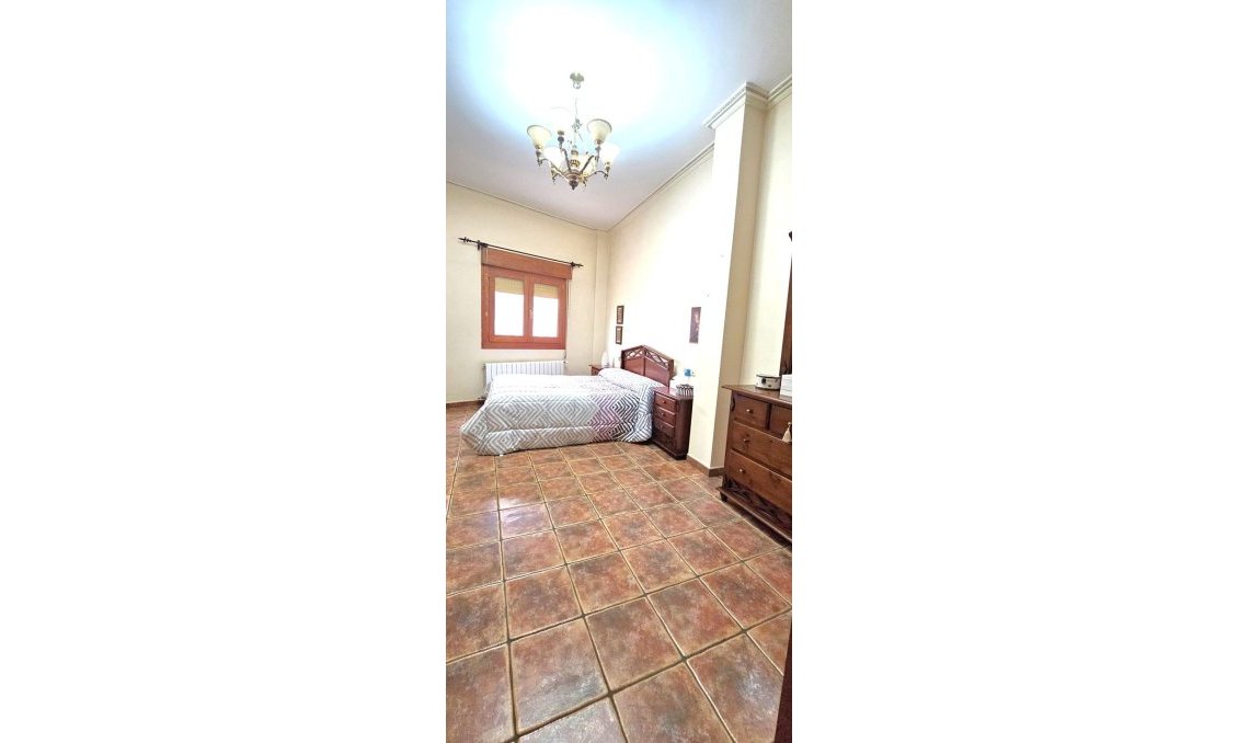 Wiederverkauf - Villa -
Pinoso - Centro