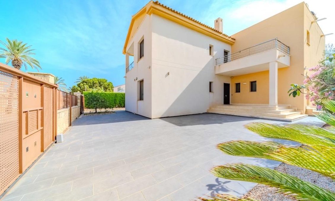 Segunda mano - Villa -
Cabo Roig - Costa Blanca