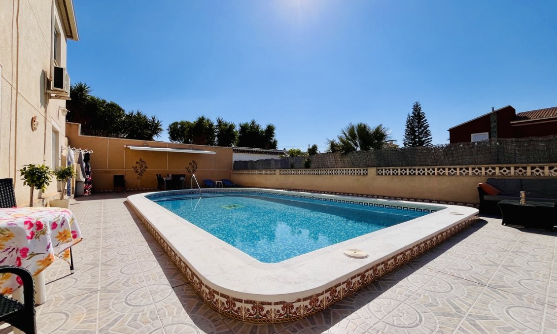 Segunda mano - Villa -
San Miguel de Salinas - Inland
