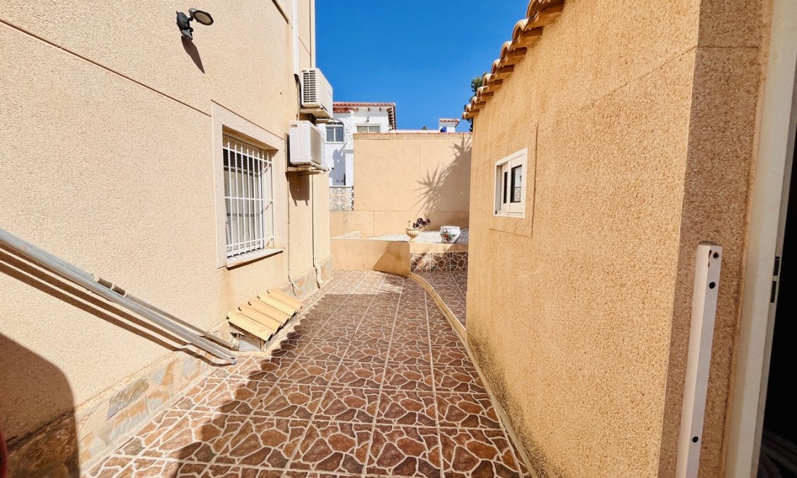 Segunda mano - Villa -
San Miguel de Salinas - Inland