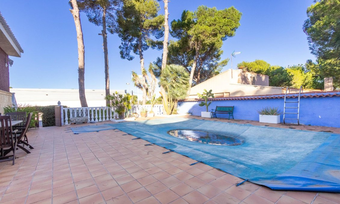Segunda mano - Villa -
Torrevieja - Los Balcones