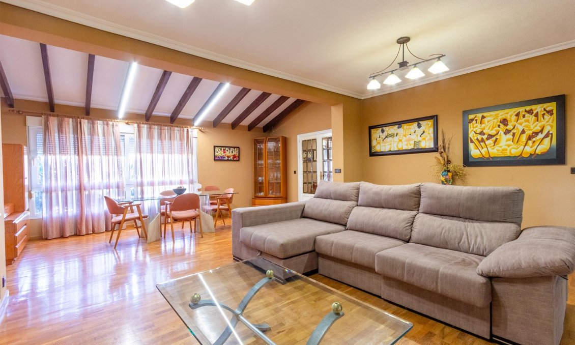 Segunda mano - Villa -
Torrevieja - Los Balcones