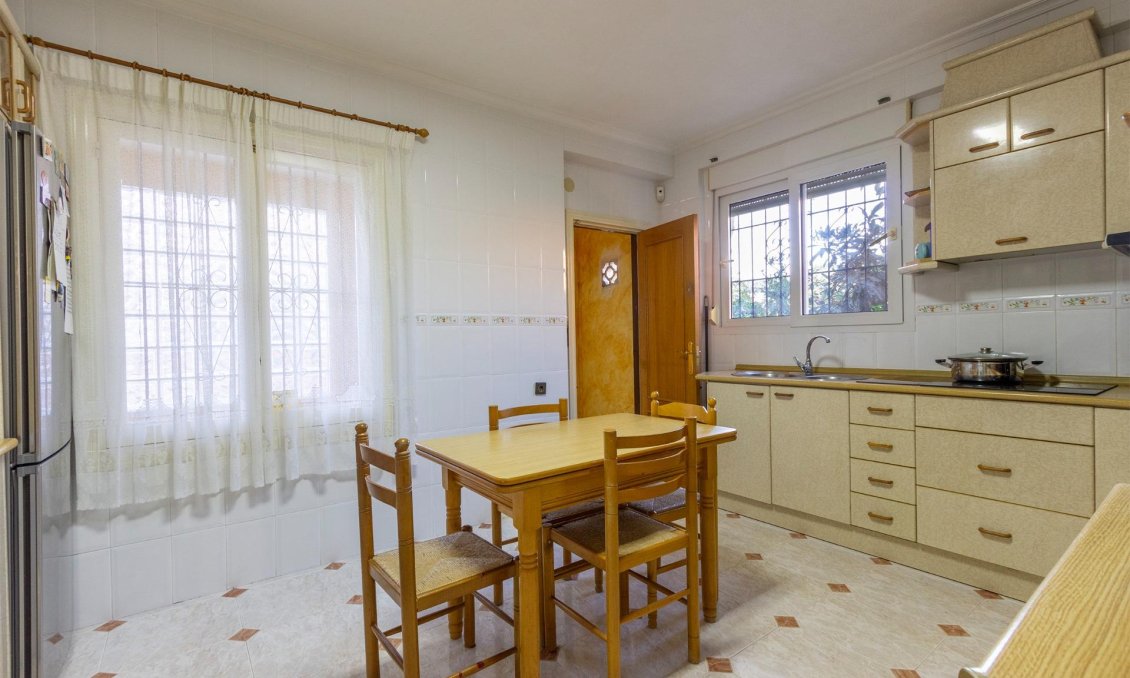 Segunda mano - Villa -
Torrevieja - Los Balcones