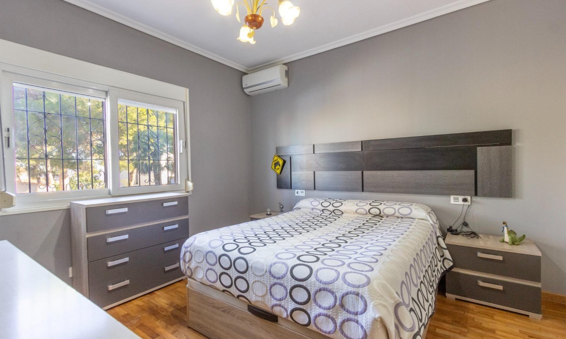 Segunda mano - Villa -
Torrevieja - Los Balcones