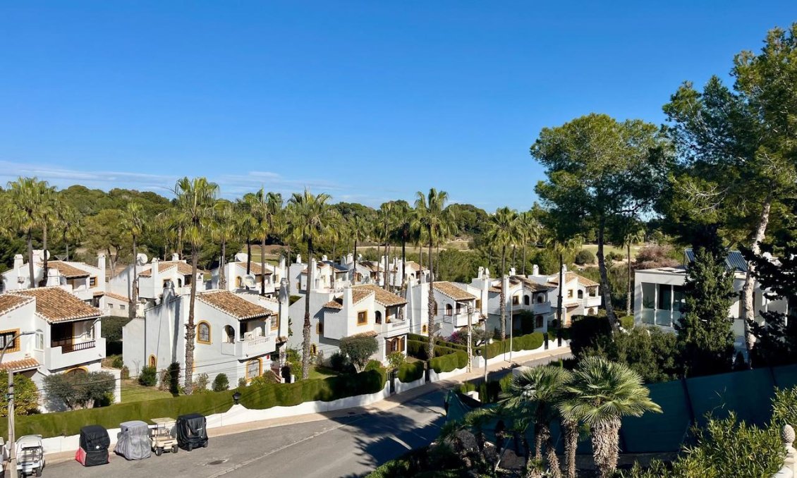 Resale - Villa -
Villamartin - Costa Blanca