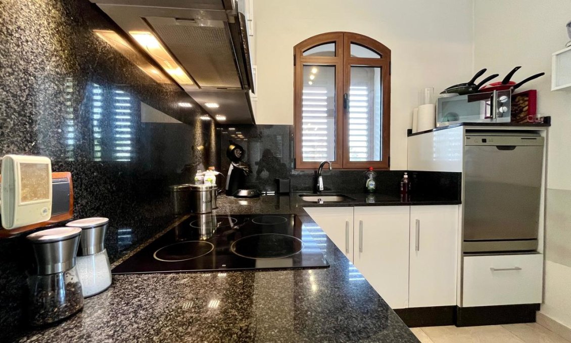 Resale - Villa -
Villamartin - Costa Blanca