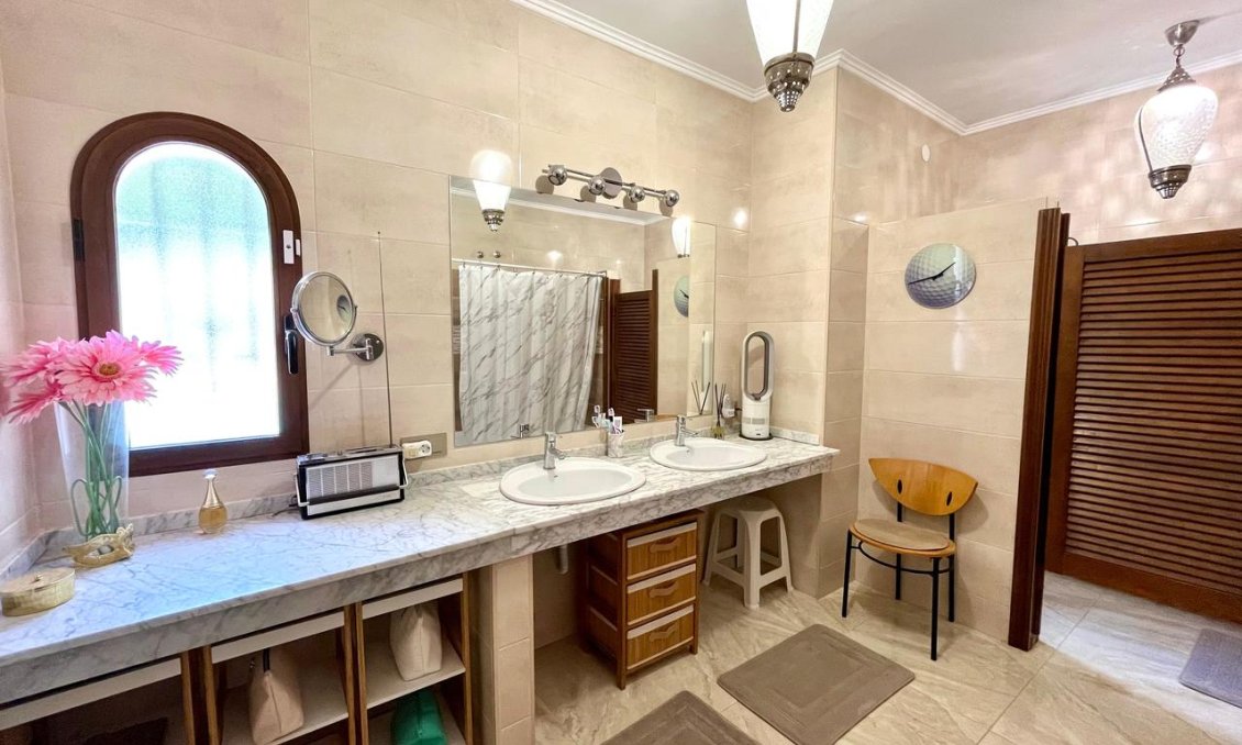 Resale - Villa -
Villamartin - Costa Blanca