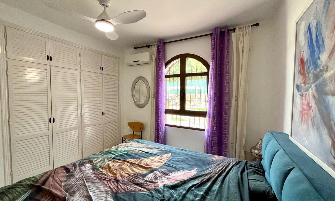 Resale - Villa -
Villamartin - Costa Blanca