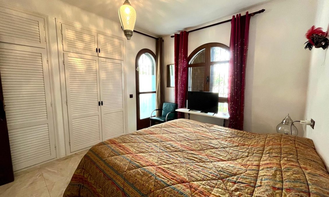 Resale - Villa -
Villamartin - Costa Blanca