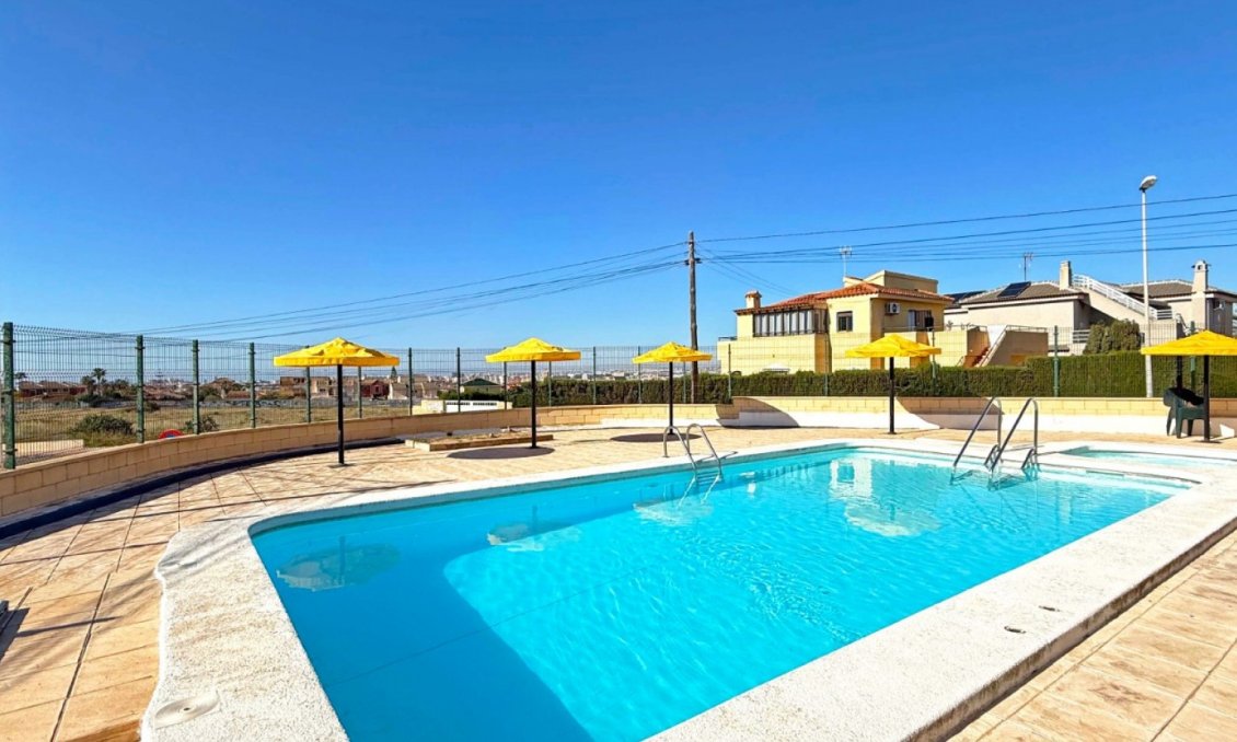 Segunda mano - Bungalow -
Torrevieja - Costa Blanca