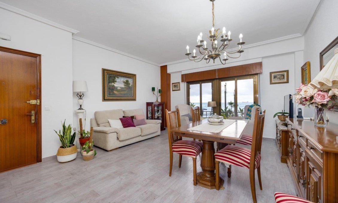 Segunda mano - Apartamento -
Torrevieja - Paseo Maritimo