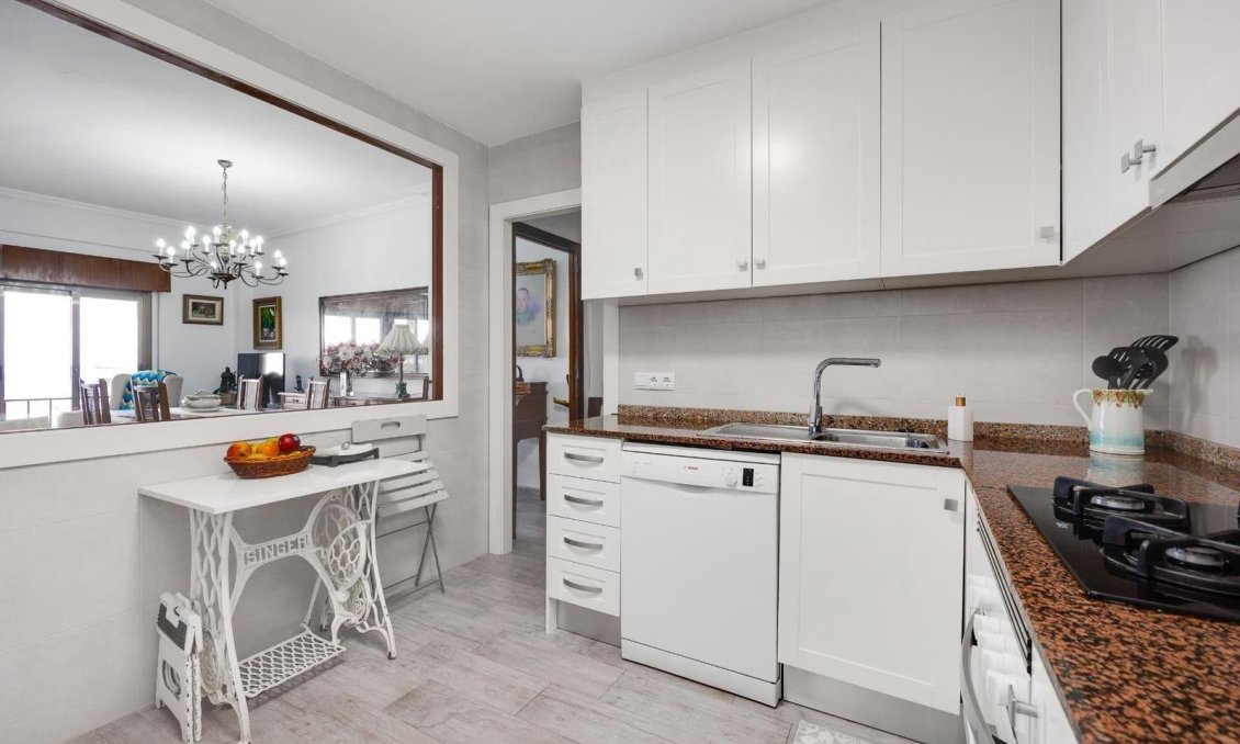 Segunda mano - Apartamento -
Torrevieja - Paseo Maritimo