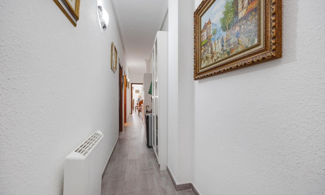 Segunda mano - Apartamento -
Torrevieja - Paseo Maritimo