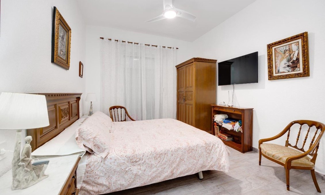 Segunda mano - Apartamento -
Torrevieja - Paseo Maritimo