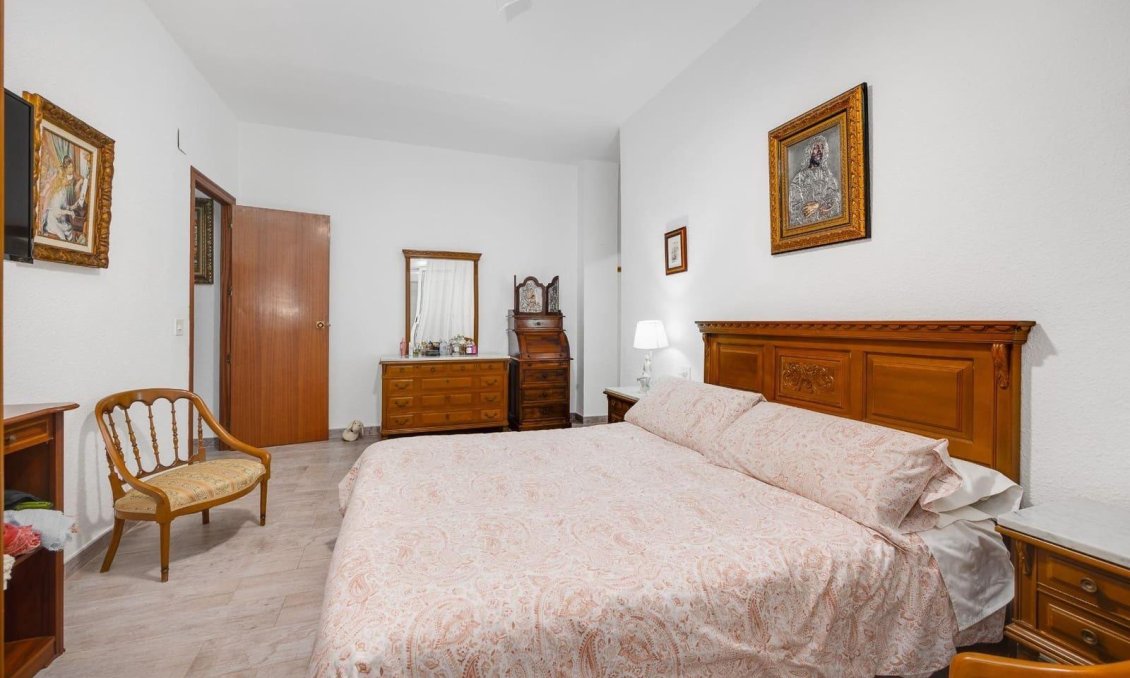 Segunda mano - Apartamento -
Torrevieja - Paseo Maritimo