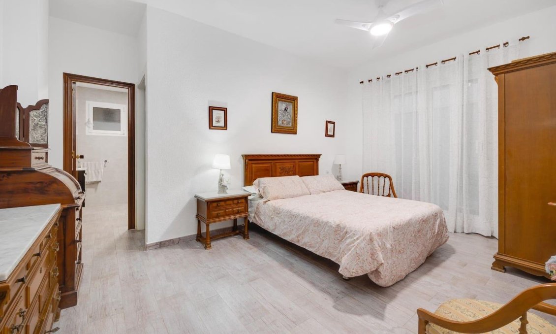 Segunda mano - Apartamento -
Torrevieja - Paseo Maritimo