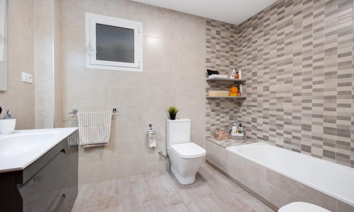 Segunda mano - Apartamento -
Torrevieja - Paseo Maritimo