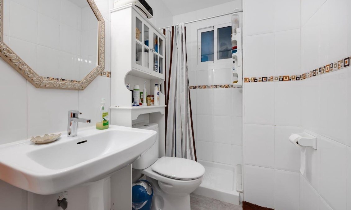 Segunda mano - Apartamento -
Torrevieja - Paseo Maritimo