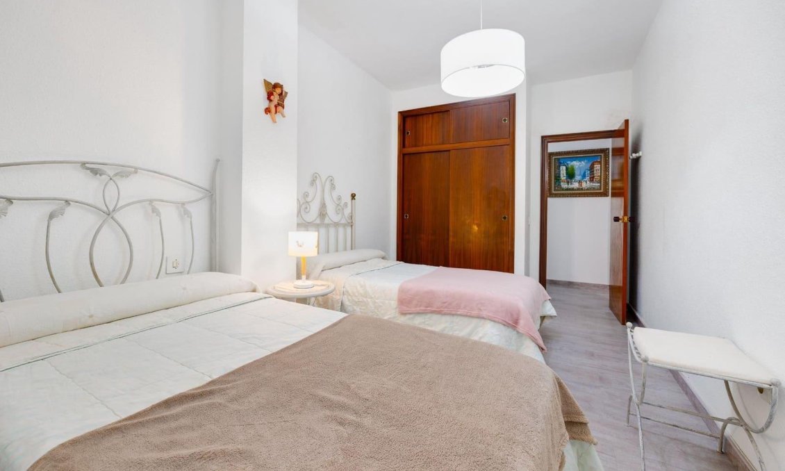 Segunda mano - Apartamento -
Torrevieja - Paseo Maritimo