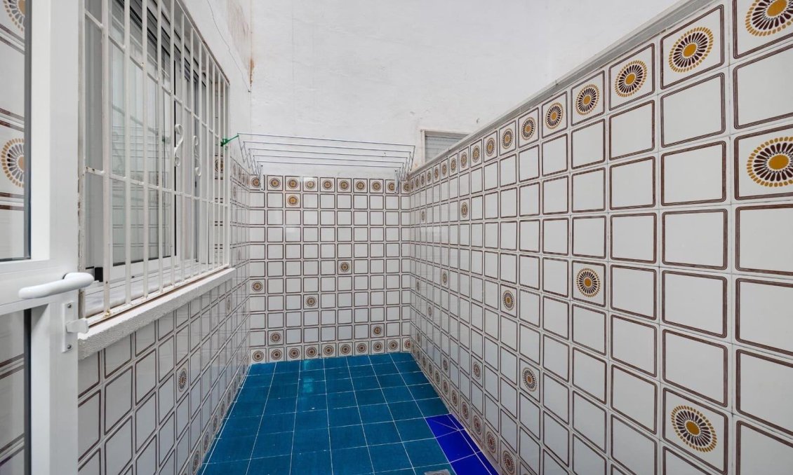 Segunda mano - Apartamento -
Torrevieja - Paseo Maritimo