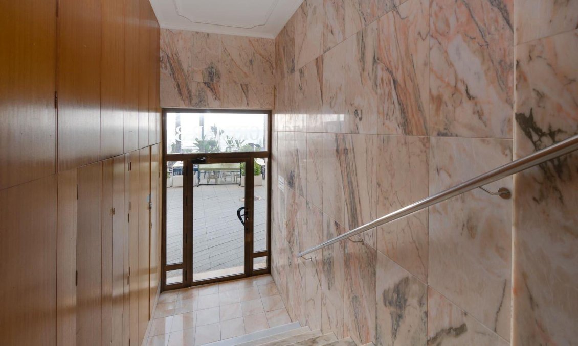 Segunda mano - Apartamento -
Torrevieja - Paseo Maritimo