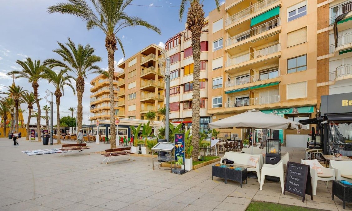 Segunda mano - Apartamento -
Torrevieja - Paseo Maritimo