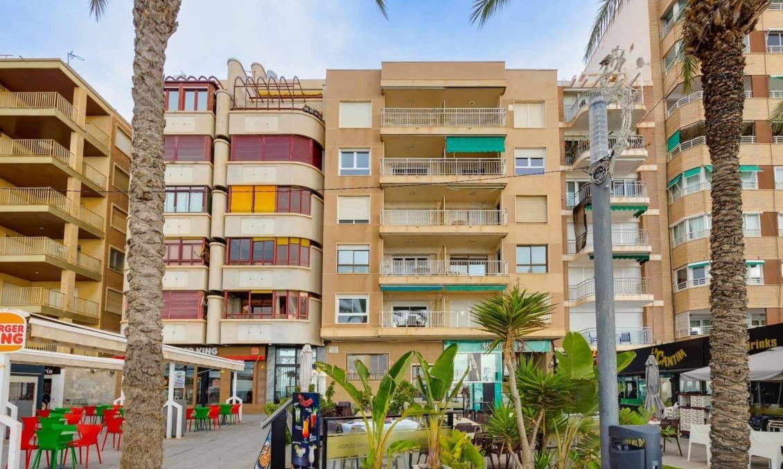 Segunda mano - Apartamento -
Torrevieja - Paseo Maritimo
