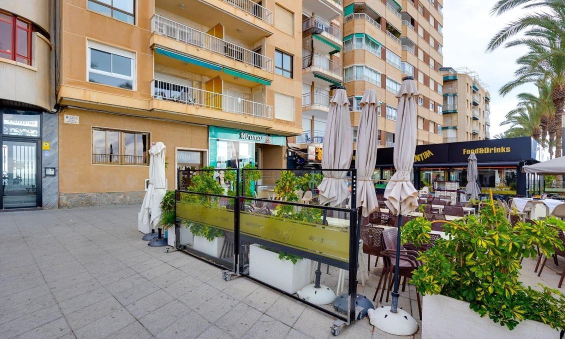 Segunda mano - Apartamento -
Torrevieja - Paseo Maritimo