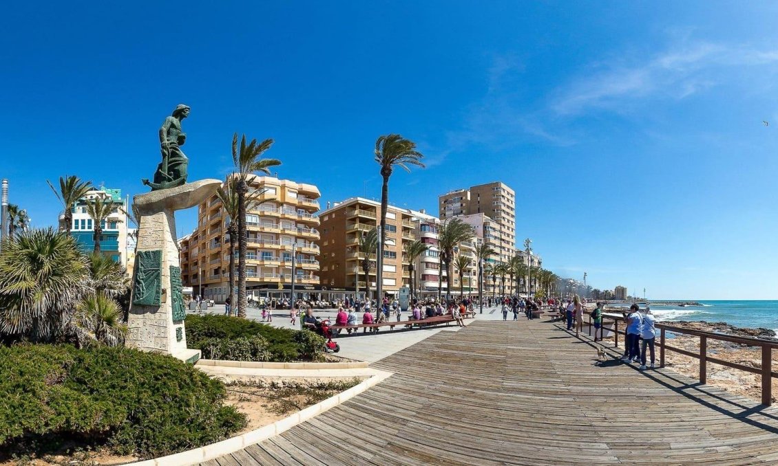 Segunda mano - Apartamento -
Torrevieja - Paseo Maritimo
