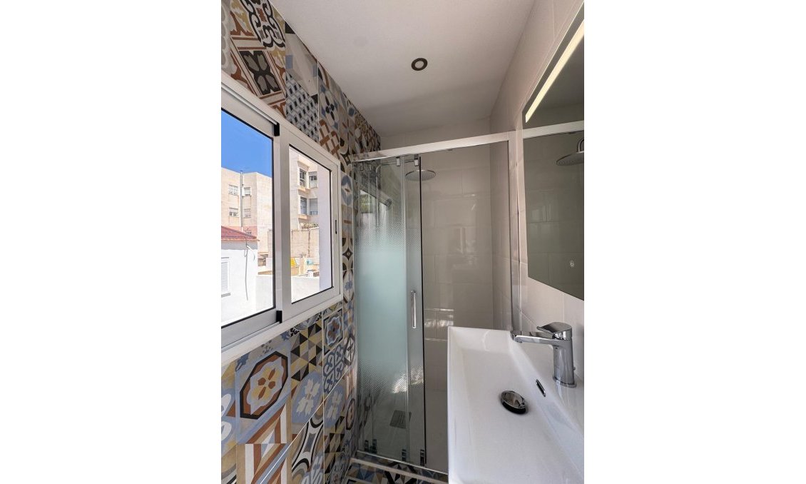 Wiederverkauf - Town House -
Torrevieja - Centro