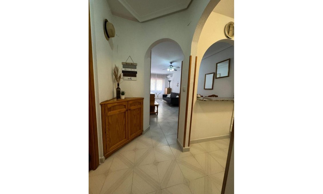 Segunda mano - Apartamento -
Torrevieja - Playa De Los Naufragos