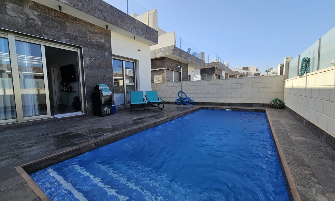Segunda mano - Villa -
Villamartin - Costa Blanca