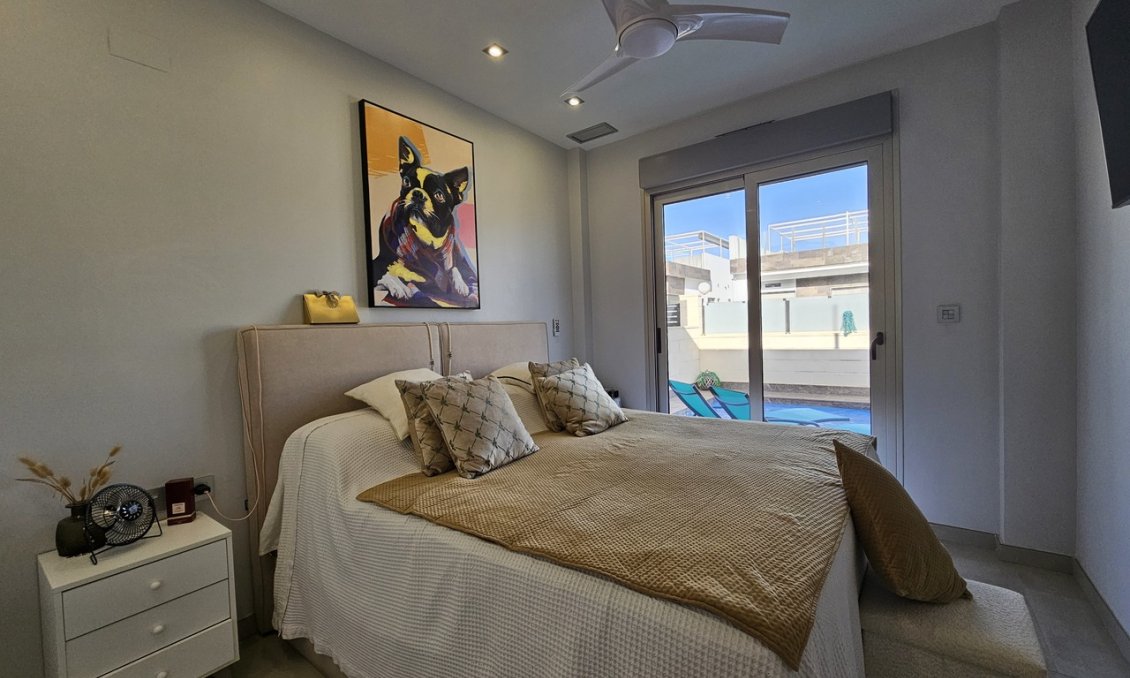 Segunda mano - Villa -
Villamartin - Costa Blanca