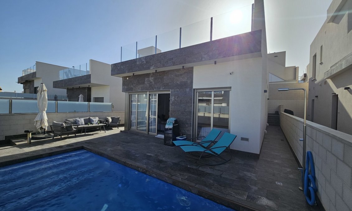 Segunda mano - Villa -
Villamartin - Costa Blanca