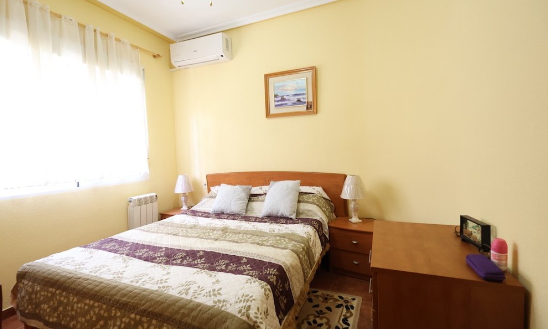 Segunda mano - Villa -
Playa Flamenca - Costa Blanca