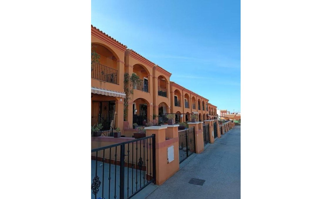 Segunda mano - Town House -
Torrevieja - Aguas Nuevas