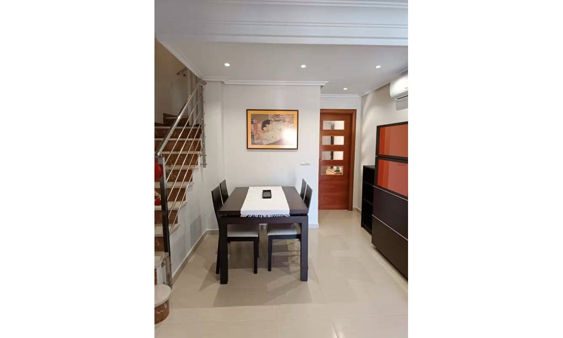 Segunda mano - Town House -
Torrevieja - Aguas Nuevas