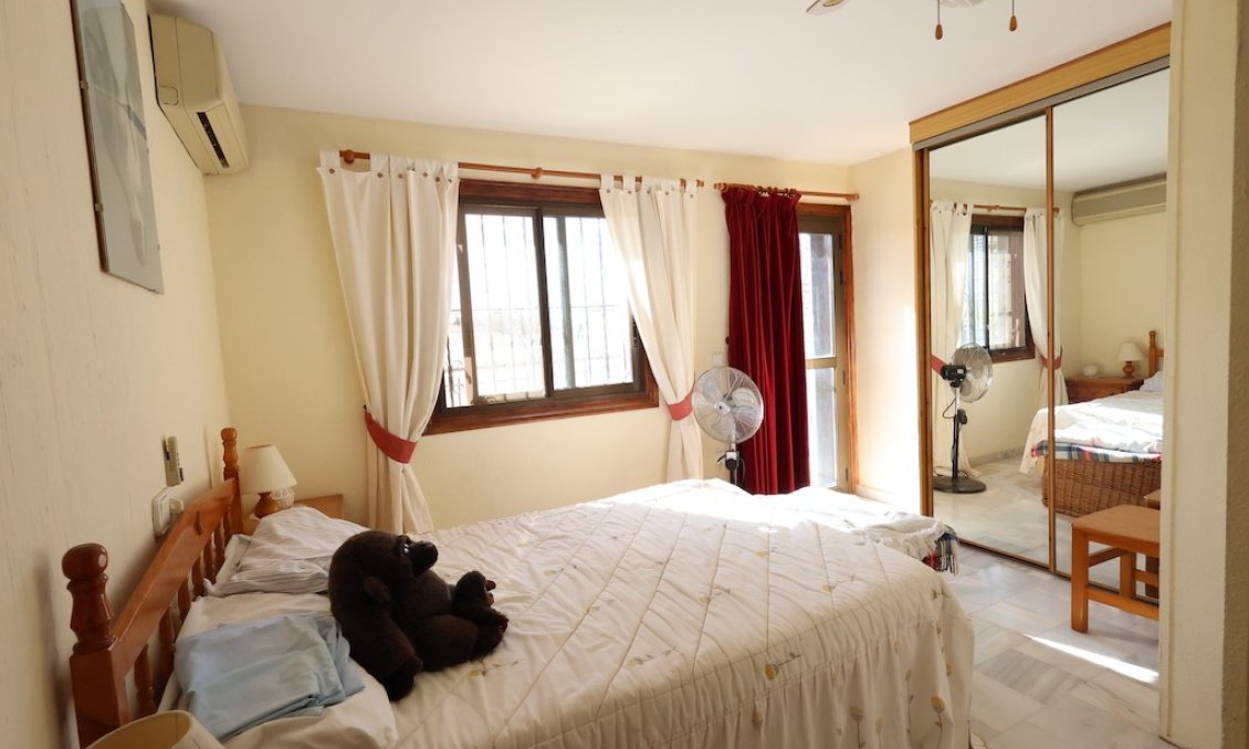 Segunda mano - Villa -
Lomas Del Golf - Inland
